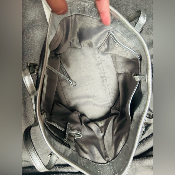 Authentic Michael Kors purse with wallet - Picture 12 of 14